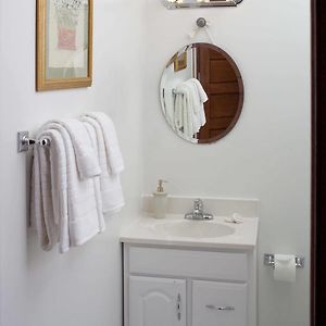 Queen Room 401